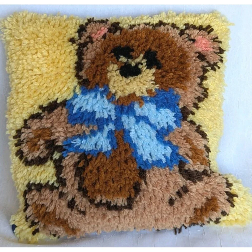 Latch Hook Pillow Teddy Bear Handmade Throw Accent Rug 1980s Shag Vtg Complete
